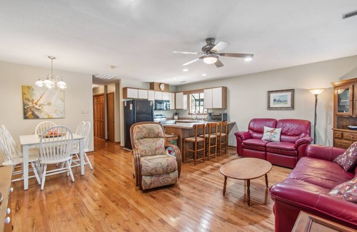 Tranquil Harbour House | "Weaver's Inn-Let" 2 Bedroom 1.5 Bath Home in the Woodlands
