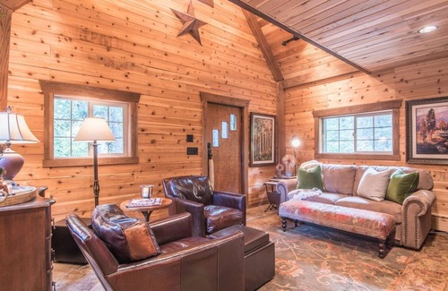 Sundance Cottage | Wee Cottage- Unparalleled Charm, Tiny House, Enchanting Setting, Hot Tub