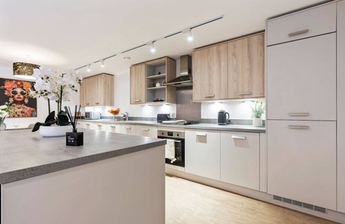 Bordesley Apartment | Week Discount | Grand Central | Sleeps 4 | 2Bed