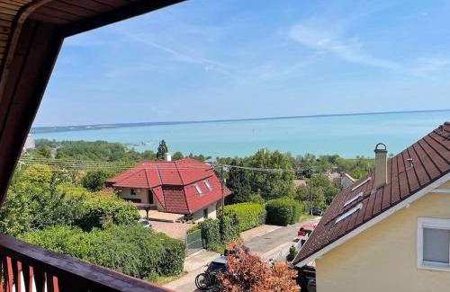 Balatonalmadi House | Weekend home with Lake Balaton panorama