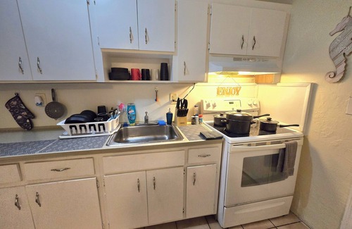West Little River Bed & Breakfast | Weekly and monthly specials available! Male Only!