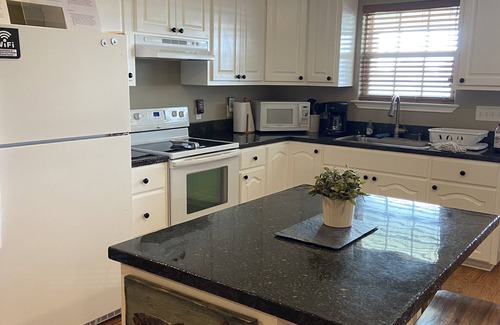 Cedar Lane House | WEEKLY DISCOUNT Beach & Sport Fishing Boat House and Pier