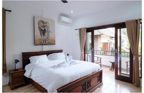 Kutuh Kaja Villa | Wegy House-3BR in Udub with Pool and Jungle view