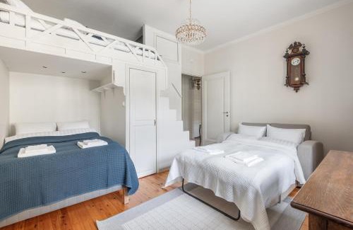 Kallio Apartment | WeHost Spacious Studio for 5 with a Kitchen