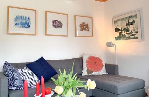 Osterhever House | Weiße Reetdachkate