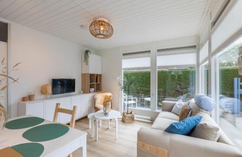 Zoutelande House | Welcome in - Vakantiewoning Noordendolfer 2-49, Tuin met zonnig terras, fietsenstalling, parkeerplaats, dichtbij zee en strand