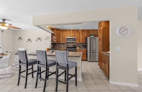 Venice East House | Welcome to A Time for Paws.