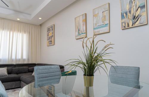 Casablanca Apartment | Welcome to Casa Luxe 3 King Beds Near CFC & Tram