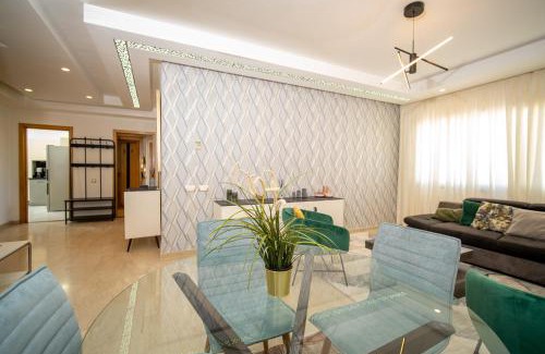 Casablanca Apartment | Welcome to Casa Luxe 3 King Beds Near CFC & Tram