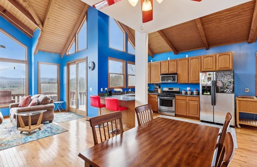 Davis House | Welcome to Chaleur et Lumiere-the chalet of warmth and light!