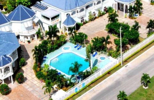 Runaway Bay Resort | Welcome to Deluxe King 2