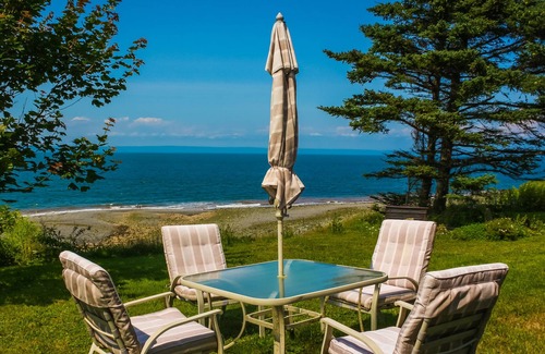 Hall's Harbour House | Welcome to Dolphin's Rest