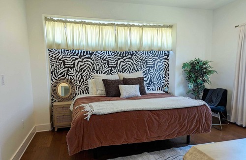 MLK House | Welcome to East Austins Cactus House! Private Stock Tank Pool + Hot Tub