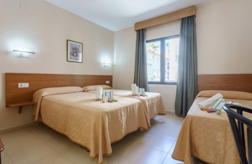 Fuengirola Hostel | Welcome to Hostal Costabella!
