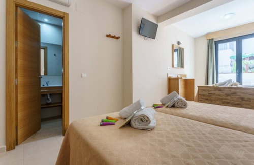 Fuengirola Hostel | Welcome to Hostal Costabella!