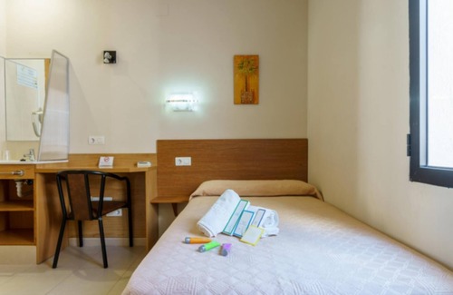 Fuengirola Hostel | Welcome to Hostal Costabella!