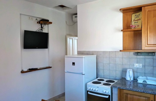 Sveti Filip i Jakov House | Welcome to the holiday home "Ivano", traditionally holiday house directly by the sea.