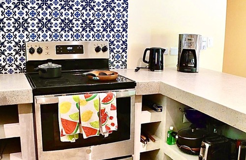 Samara House | Welcome to Jingle Jangle Jungle - Casa Derecha - Steps to town and beaches