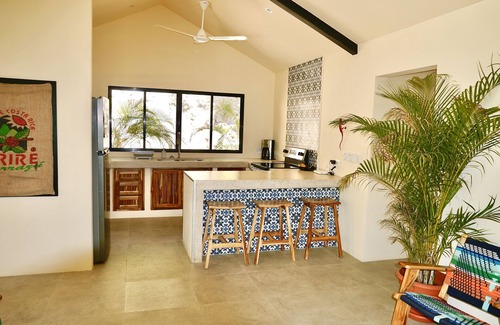 Samara House | Welcome to Jingle Jangle Jungle - Casa Derecha - Steps to town and beaches