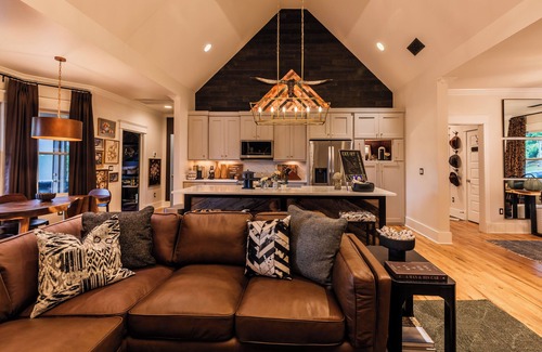 Leipers Fork House | Welcome to Leiper's Fork Luxe at Hillsboro Hideaway in Franklin, Tennessee.