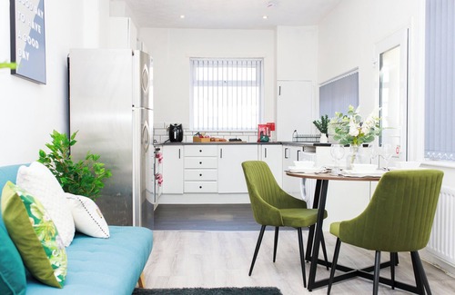 Middlesbrough House | Welcome to LOHIA NIGHTS. A Home away from home, retreat!