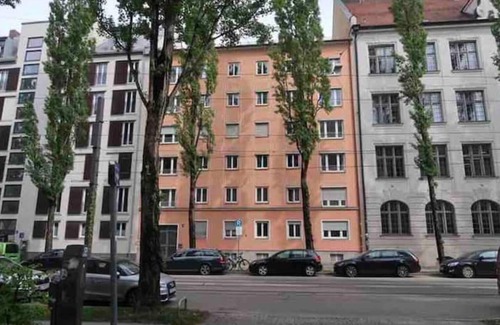 Obere Au Apartment | Welcome to my Stylish 2-Room Haven in Munich!
