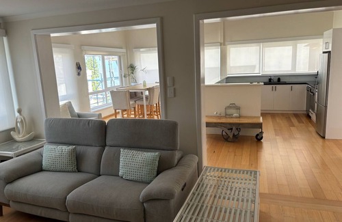 Cottesloe Apartment | Welcome to our three-bedroom, one bathroom beach apartment that's ideal for friends, families or bus