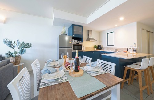 Airlie Beach Apartment | Welcome to Paradise Palms, where coastal living meets resort luxury