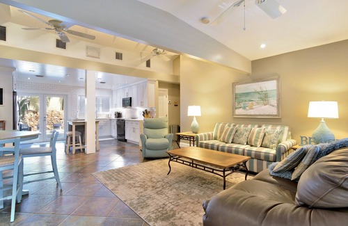 New Town House | *Welcome To Poseidon's Paradise* Midtown Home & Incredible Pool *28 Nights Min