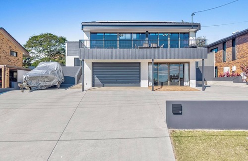 South Evans Head House | Welcome To Riverview Holiday Villa! Home Overlooking the Beautiful Evans River.