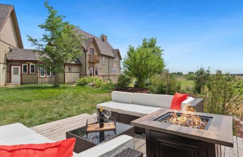 Fort Collins House | Welcome to Sunrise Ranch! Amazing Mountain Views!