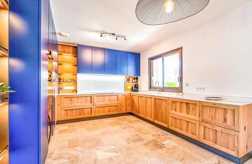 Roquefort-les-Pins House | Welcome to this charming vacation home with pool and private tennis court.