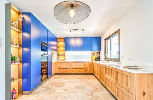 Roquefort-les-Pins House | Welcome to this charming vacation home with pool and private tennis court.