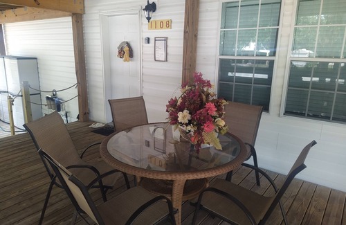 Moore Haven House | Welcome to the "CASA CORAZON TROPICAL". Your vacation home in the heart of Florida!