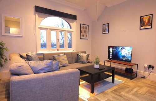 Kilburn Apartment | Welcome to The Hideaway!