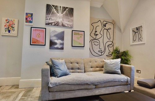 Kilburn Apartment | Welcome to The Hideaway!