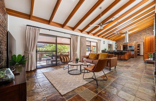Molendinar House | Welcome To The Lodge