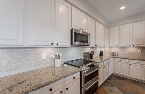 Augusta Ranch House | Welcome to The Shandy Landing! This retreat boasts an amazing new outdoor kitchen, 4 luxury King Bed -Bedrooms, gorgeous privacy, pool & hot tub, lawn games and stunning golf course views. Your serene getaway awaits 🌞⛳