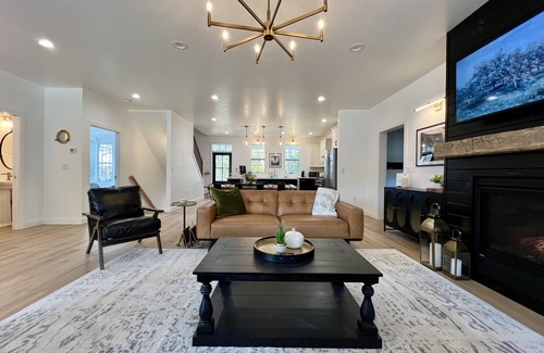 Sister Bay House | Welcome to The Sister Bay Haus, your ultimate luxe retreat nestled in Sister Bay