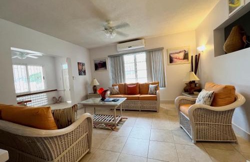 Reeds Bay House | Welcome to the unpretentious and breezy Graceville, steps away from the beach