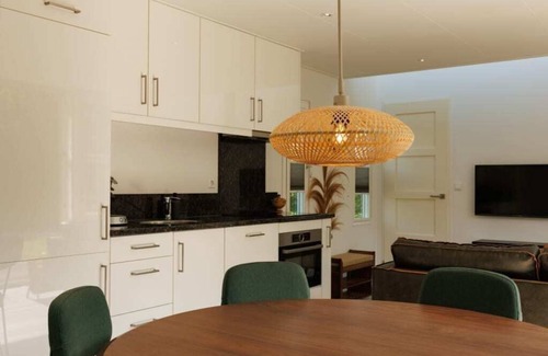 Westenschouwen House | Welcome to this very well-equipped chalet with a contemporary Scandinavian flair! Located on the edg