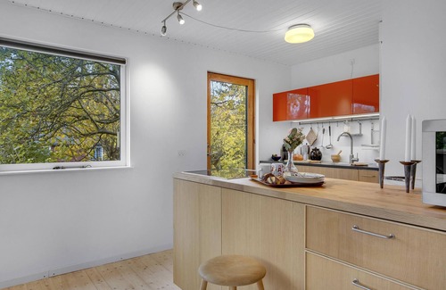 Tisvildeleje House | Welcome to this charming cottage close to the sandy beach.