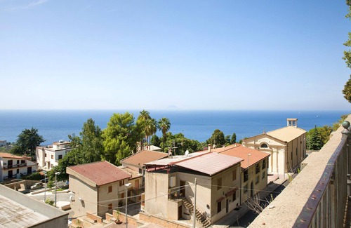 Palmi House | Welcome to this charming holiday home in Palmi.