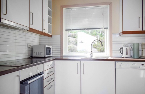 Hervik House | Welcome to this great vacation home in idyllic Liarvåg in Tysvær.