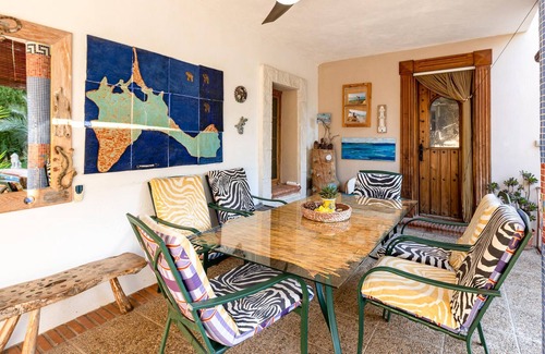 Padul House | Welcome to this great vacation home with private pool and mountain views.