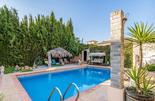 Padul House | Welcome to this great vacation home with private pool and mountain views.
