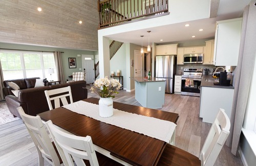 Holcomb Ski Chalet | Welcome to Twin Creeks. Private Chalet with hot tub - 9 minute to Bristol Mtn!