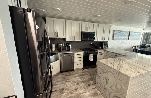 Daytona Beach Shores Condo | Welcome to your beachfront escape in beautiful Daytona Beach Shores!