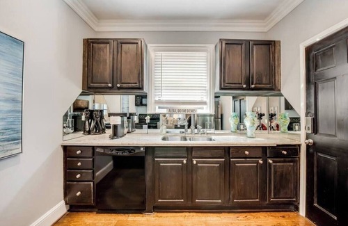 Old East Dallas Condo | Welcome to your Dallas escape — a luxurious 1-bedroom, 1-bath condo nestled in the prestigious Swiss Ave district. Perfect for 2 guests, this retreat blends timeless elegance with modern amenities for an unforgettable stay.