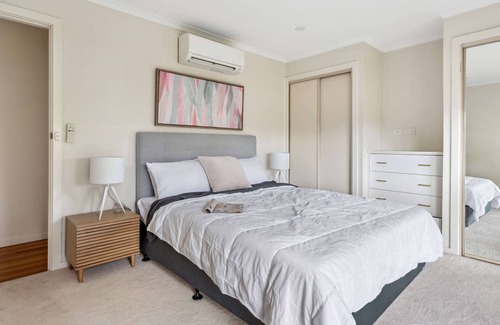 Mentone Apartment | Welcome to your home in the beautiful seaside suburb of Mentone, Victoria!